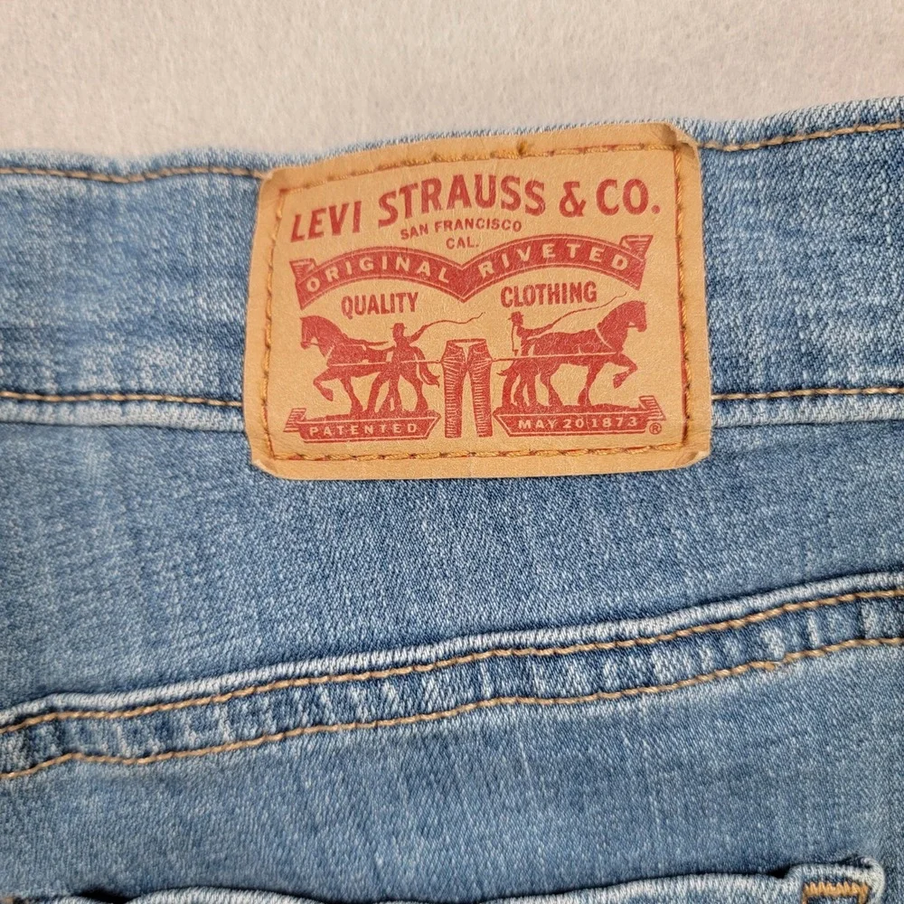 Women's Levi Strauss Classic Bermuda Shorts, Medium,‎ Size 28, Pre-Owned